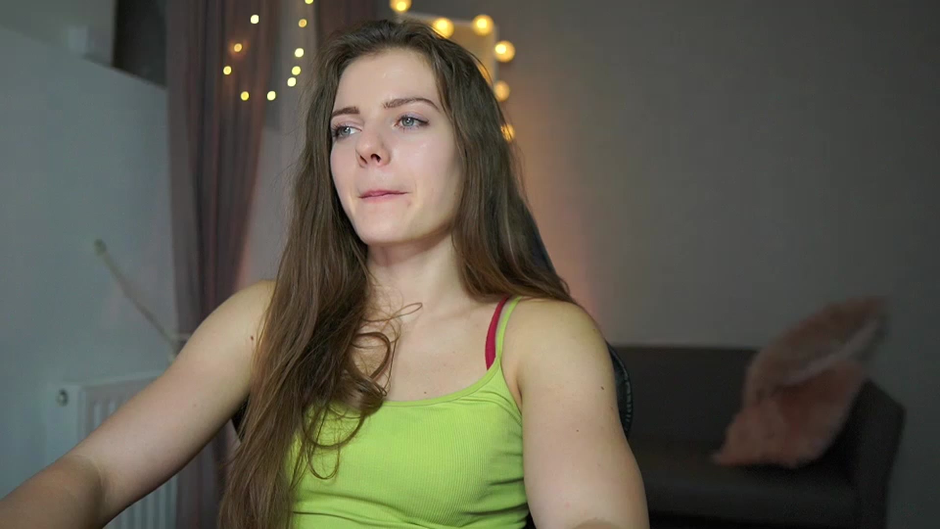 Gallery image thumbnail from Elly_Malkova_'s myfreecams stream on, 02/10/2023, 24:23 image 11 of 20
