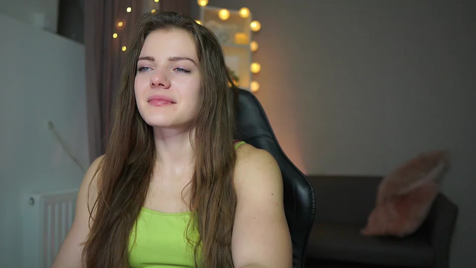 Gallery image thumbnail from Elly_Malkova_'s myfreecams stream on, 02/10/2023, 24:23 image 16 of 20