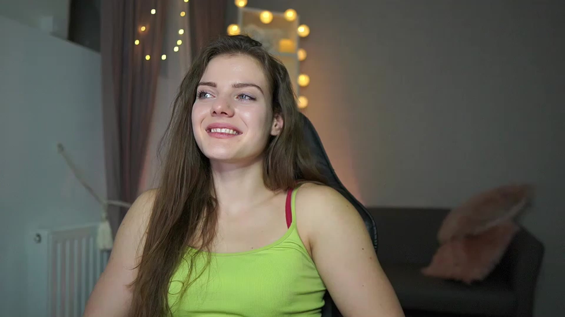 Gallery image thumbnail from Elly_Malkova_'s myfreecams stream on, 02/10/2023, 24:23 image 1 of 20