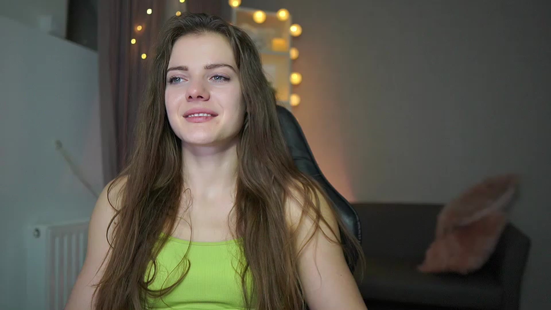 Gallery image thumbnail from Elly_Malkova_'s myfreecams stream on, 02/10/2023, 24:23 image 14 of 20