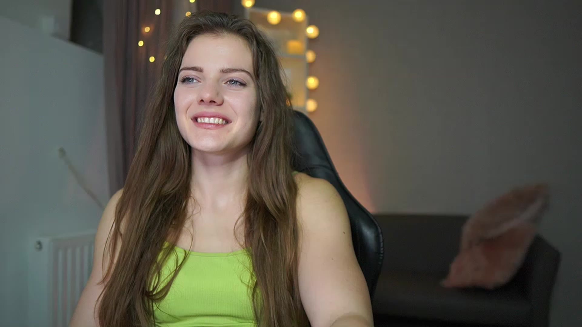 Gallery image thumbnail from Elly_Malkova_'s myfreecams stream on, 02/10/2023, 24:23 image 13 of 20