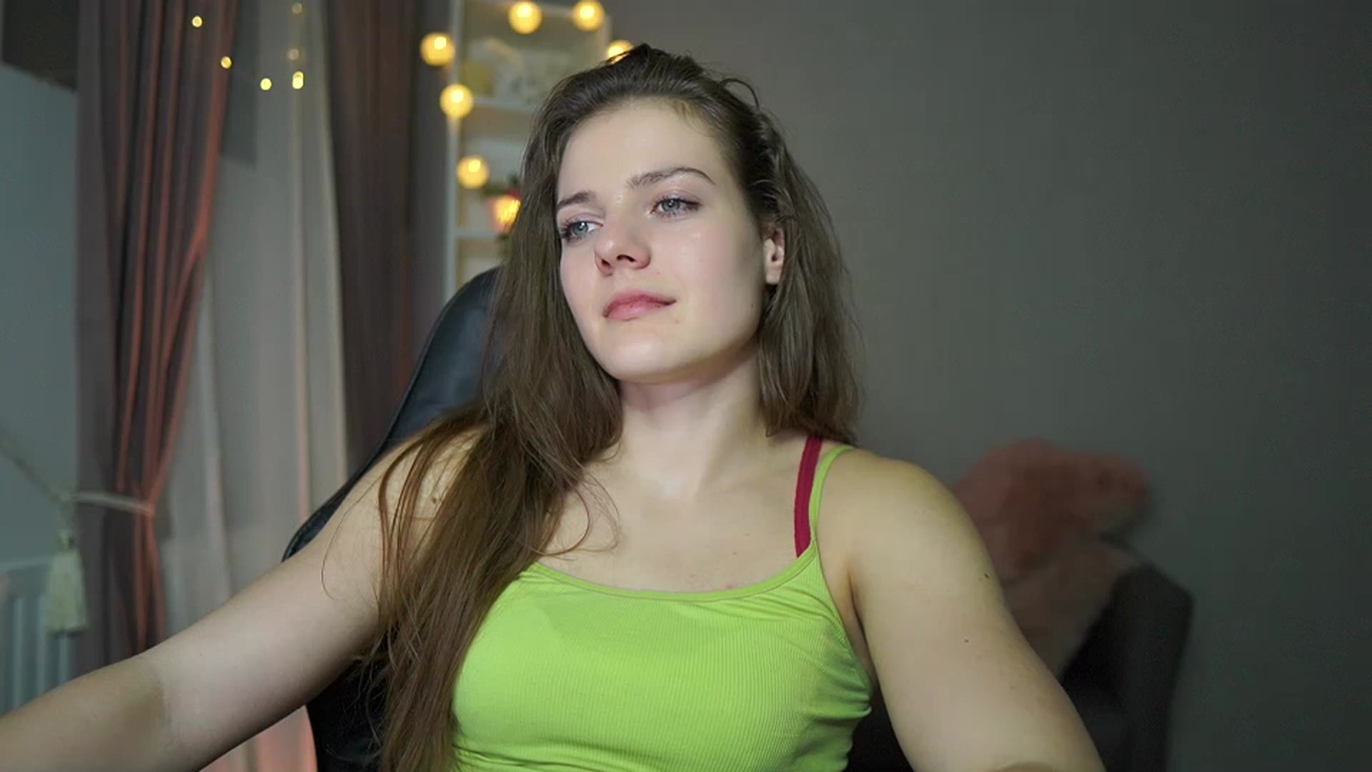 Gallery image thumbnail from Elly_Malkova_'s myfreecams stream on, 02/14/2023, 24:25 image 15 of 20