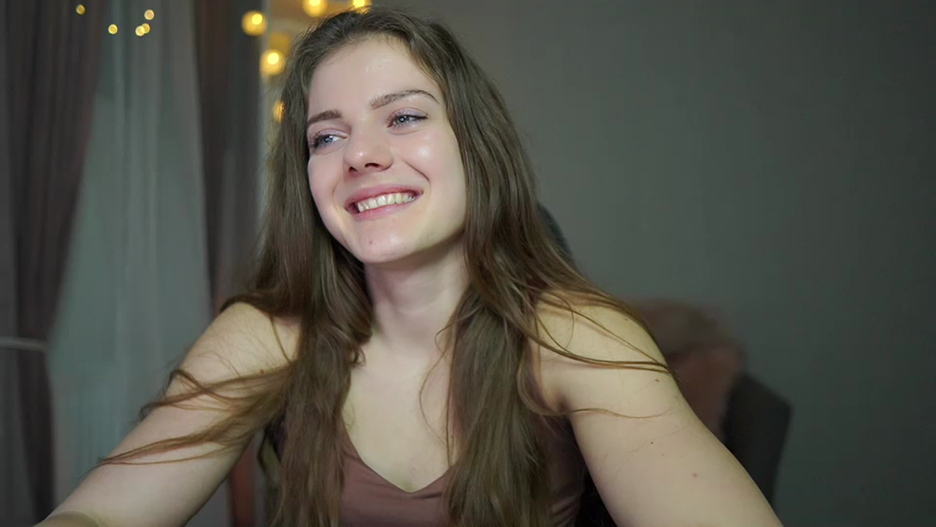 Gallery image thumbnail from Elly_Malkova_'s myfreecams stream on, 02/20/2023, 23:07 image 17 of 20