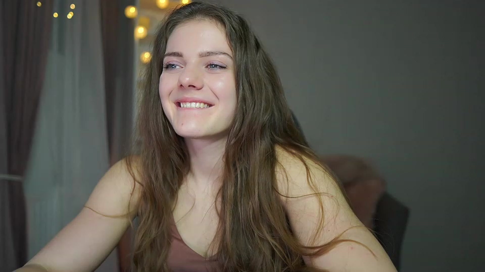 Gallery image thumbnail from Elly_Malkova_'s myfreecams stream on, 02/20/2023, 23:07 image 2 of 20