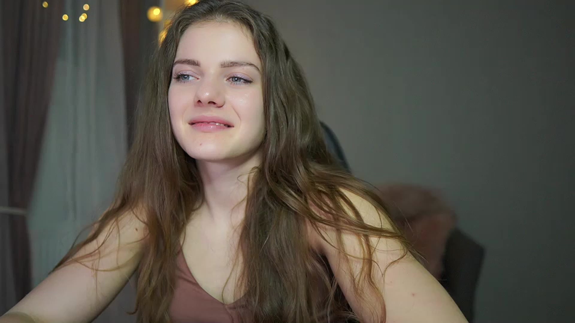 Gallery image thumbnail from Elly_Malkova_'s myfreecams stream on, 02/20/2023, 23:07 image 3 of 20