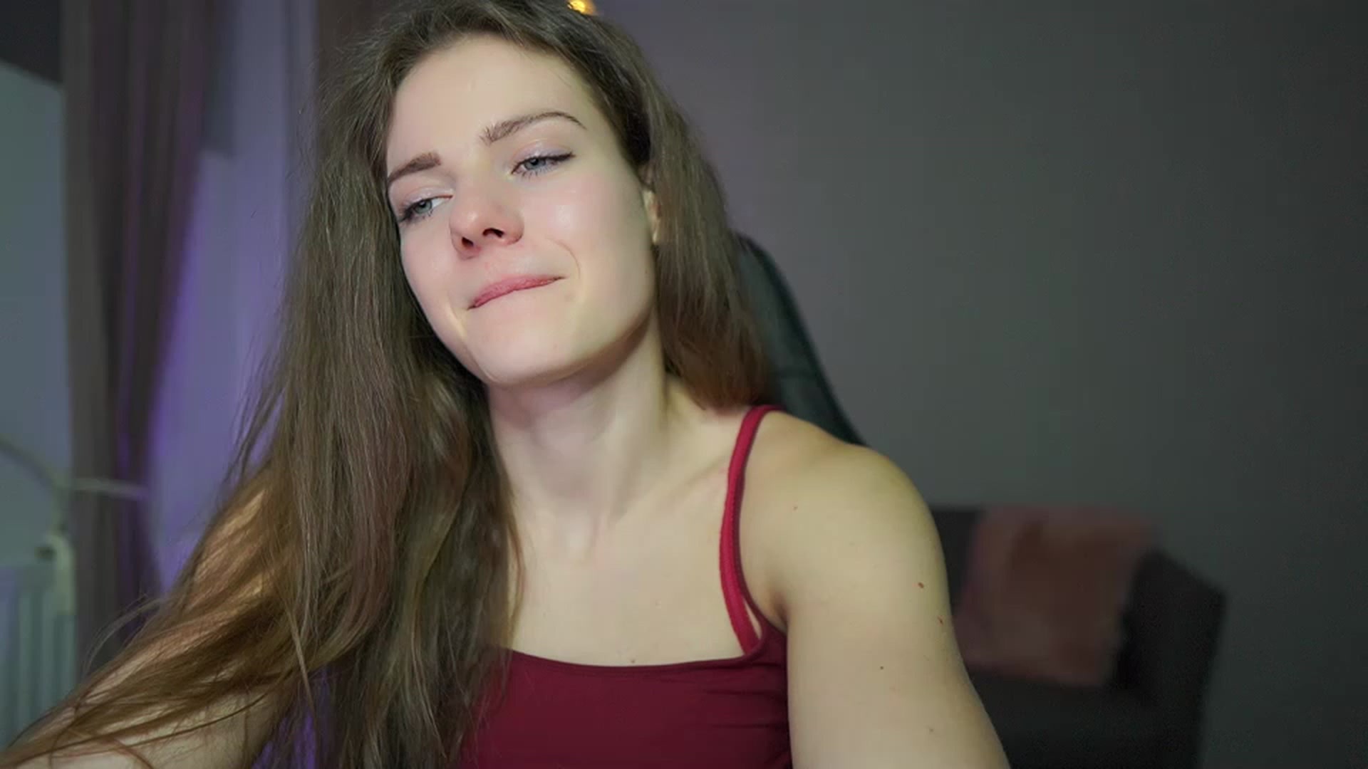 Gallery image thumbnail from Elly_Malkova_'s myfreecams stream on, 03/01/2023, 24:13 image 7 of 20