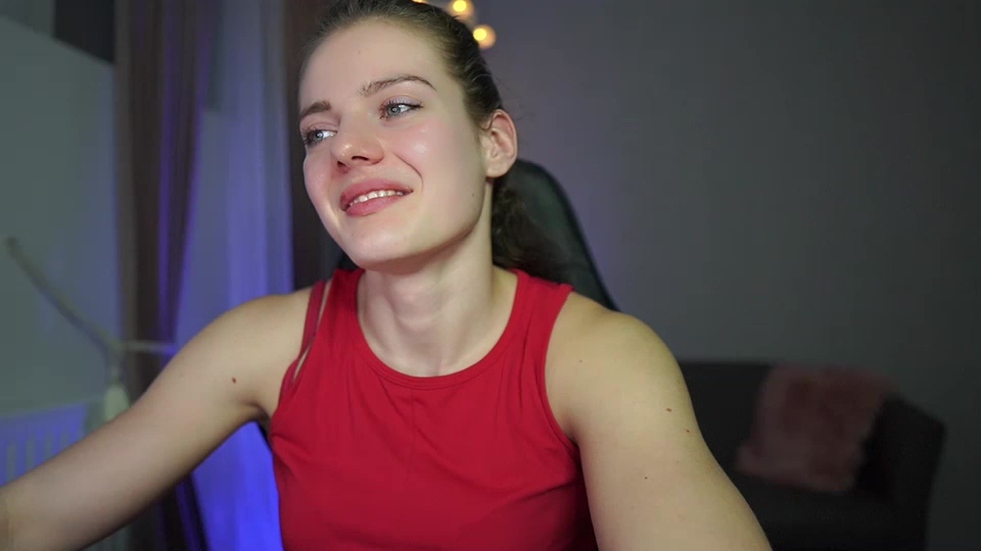 Gallery image thumbnail from Elly_Malkova_'s myfreecams stream on, 03/02/2023, 17:45 image 16 of 20