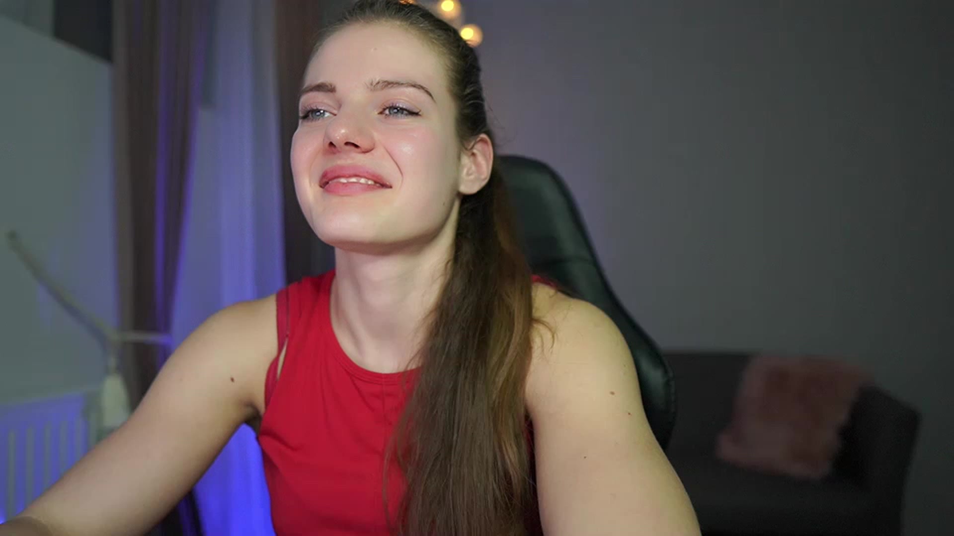Gallery image thumbnail from Elly_Malkova_'s myfreecams stream on, 03/02/2023, 17:45 image 17 of 20