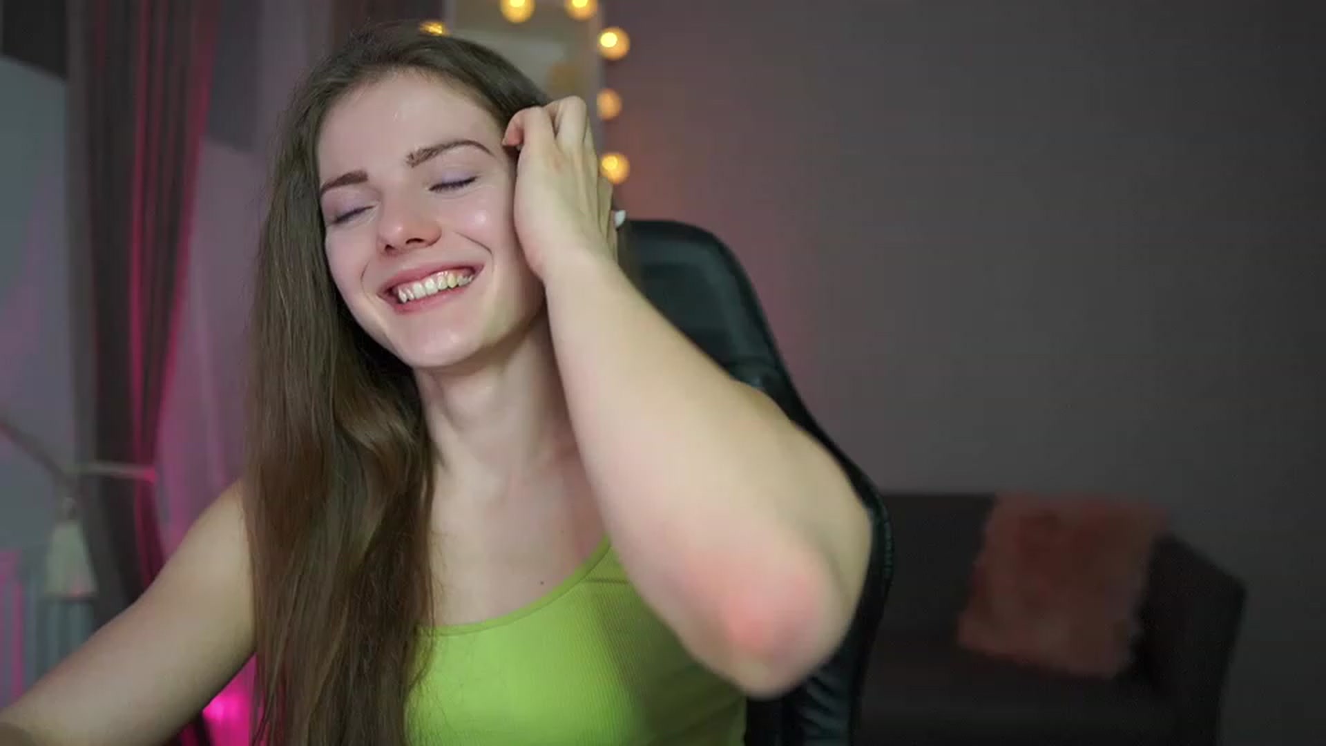 Gallery image thumbnail from Elly_Malkova_'s myfreecams stream on, 03/03/2023, 22:31 image 1 of 20