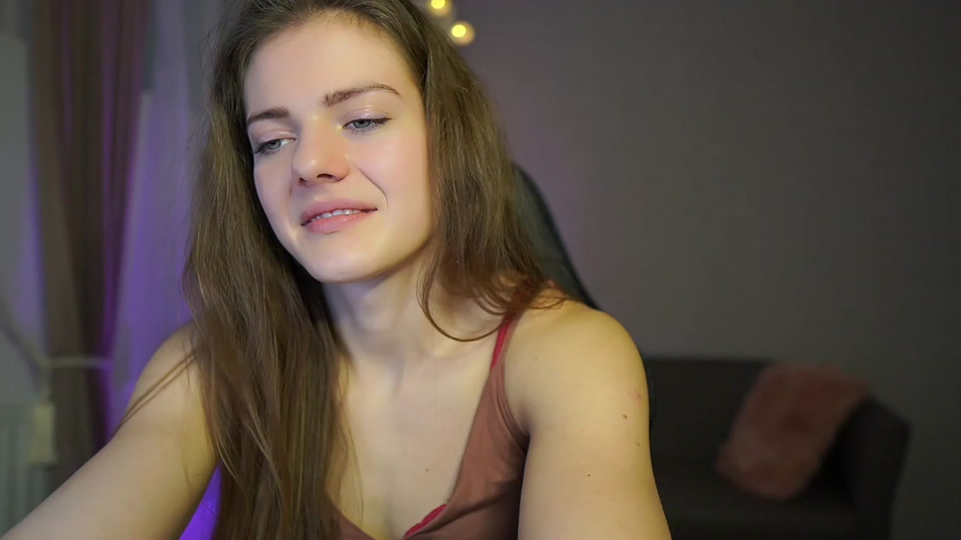 Gallery image thumbnail from Elly_Malkova_'s myfreecams stream on, 03/04/2023, 11:26 image 17 of 20