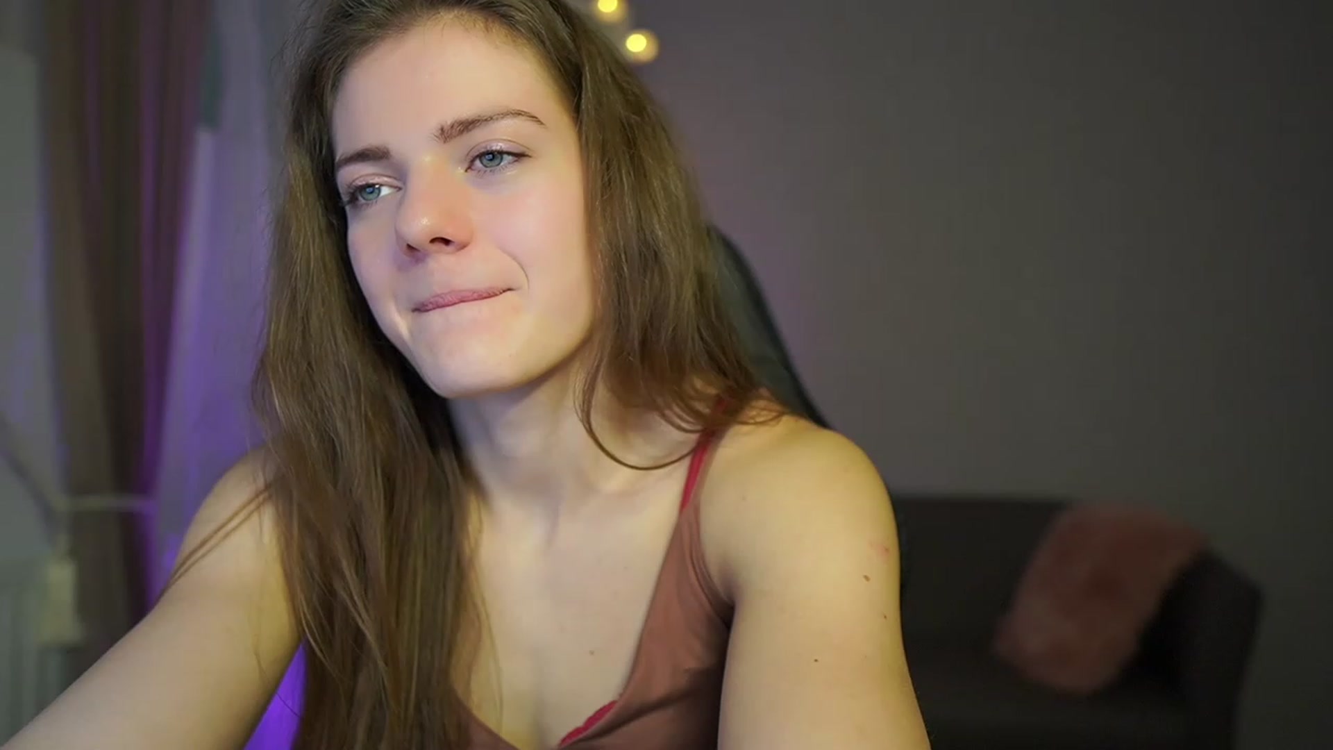 Gallery image thumbnail from Elly_Malkova_'s myfreecams stream on, 03/04/2023, 11:26 image 18 of 20