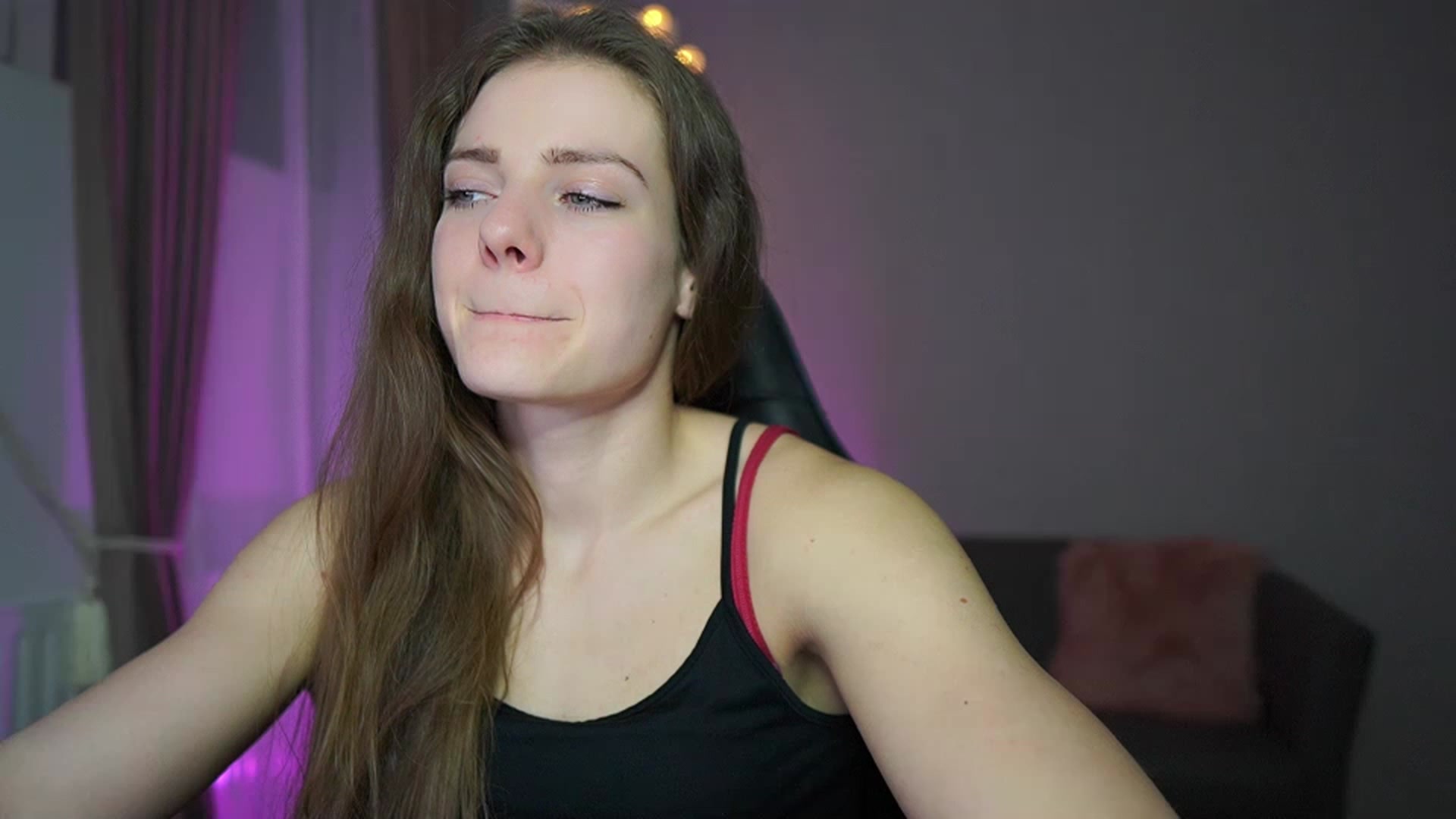 Gallery image thumbnail from Elly_Malkova_'s myfreecams stream on, 03/07/2023, 21:48 image 4 of 20