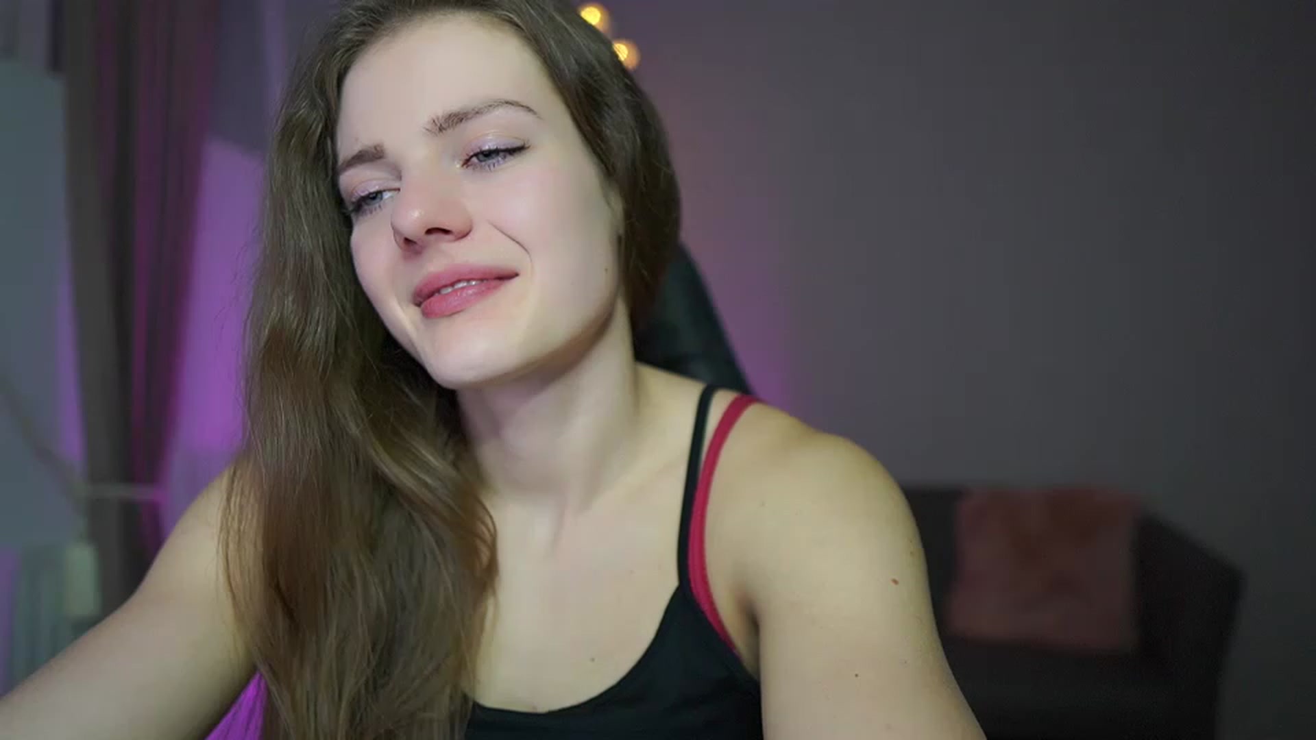 Gallery image thumbnail from Elly_Malkova_'s myfreecams stream on, 03/07/2023, 21:48 image 2 of 20