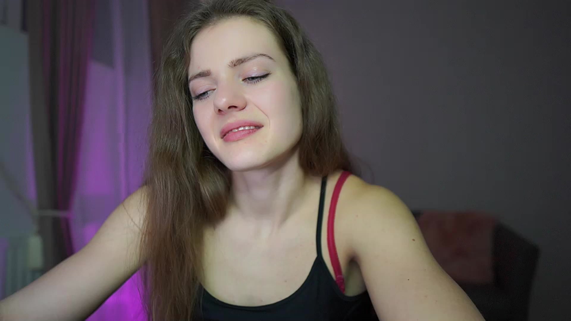 Gallery image thumbnail from Elly_Malkova_'s myfreecams stream on, 03/07/2023, 21:48 image 15 of 20