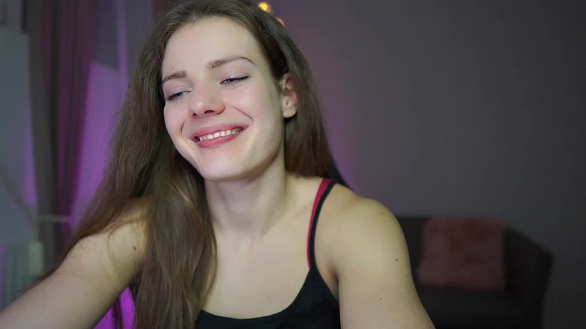 Gallery image thumbnail from Elly_Malkova_'s myfreecams stream on, 03/07/2023, 23:33 image 9 of 20