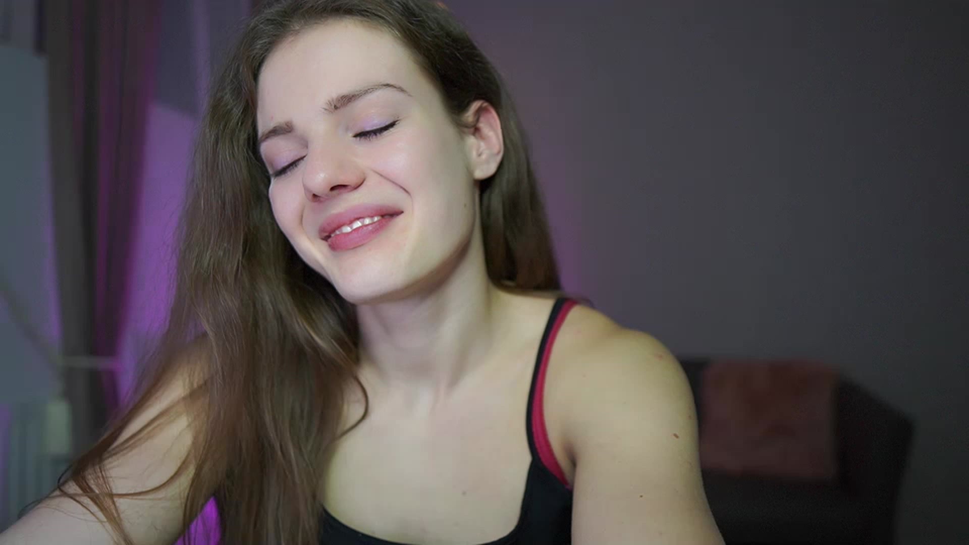 Gallery image thumbnail from Elly_Malkova_'s myfreecams stream on, 03/07/2023, 23:33 image 4 of 20