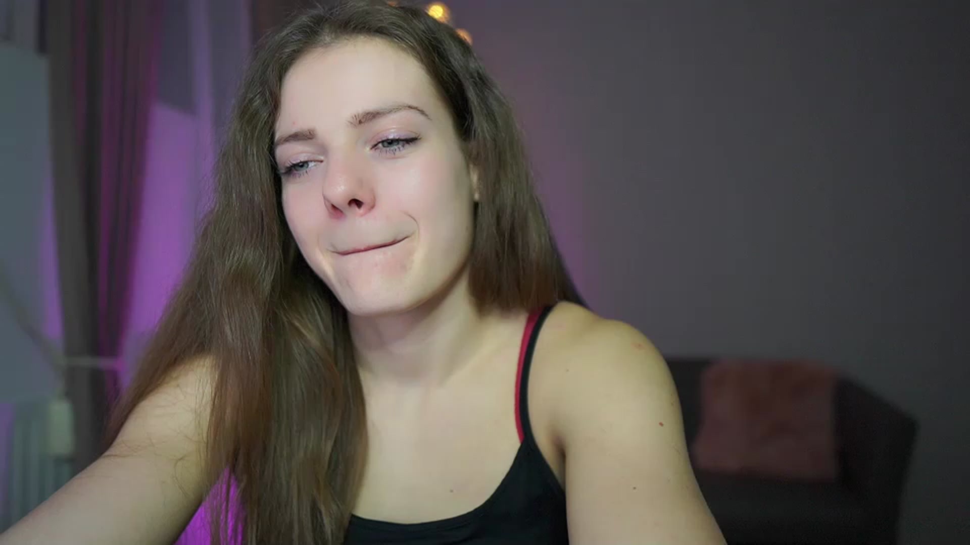 Gallery image thumbnail from Elly_Malkova_'s myfreecams stream on, 03/07/2023, 23:33 image 11 of 20