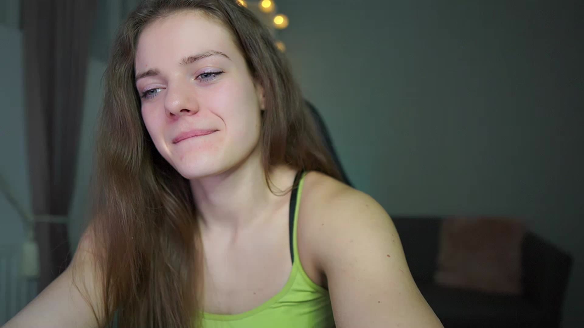 Gallery image thumbnail from Elly_Malkova_'s myfreecams stream on, 03/08/2023, 19:47 image 17 of 20