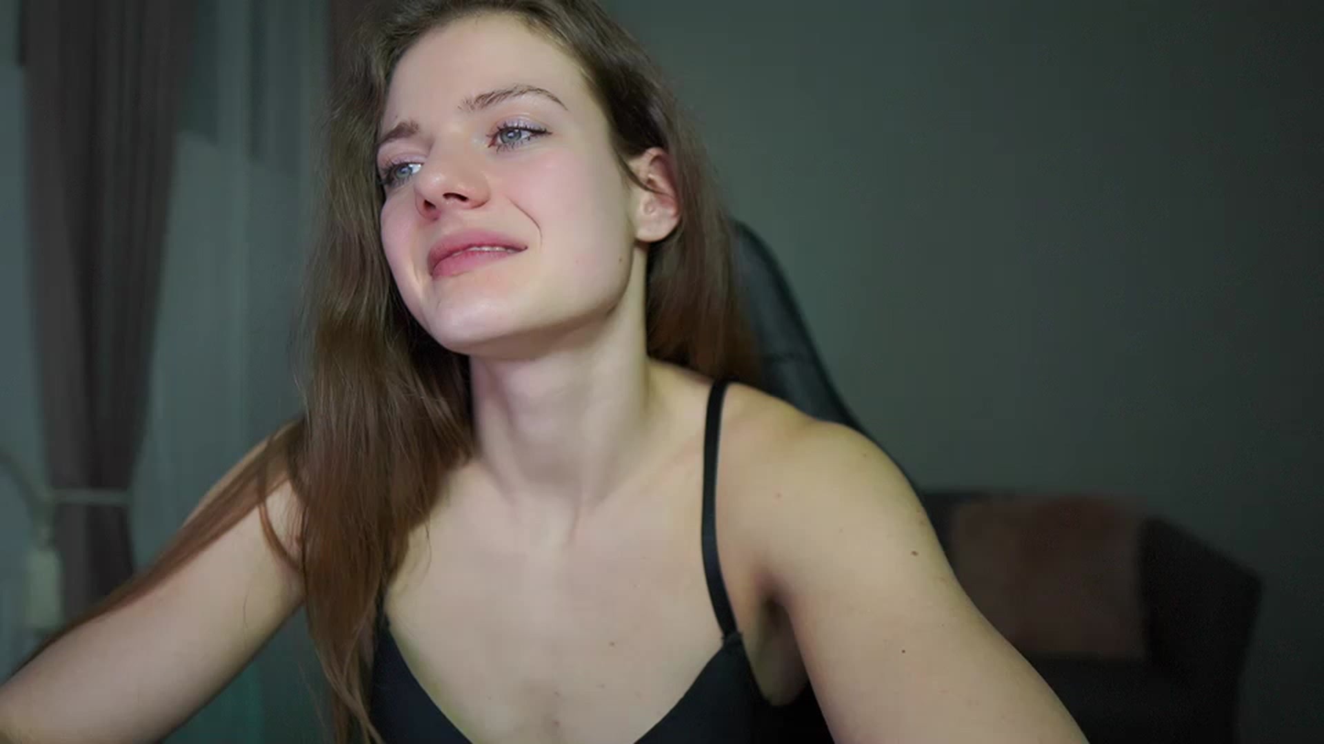 Gallery image thumbnail from Elly_Malkova_'s myfreecams stream on, 03/08/2023, 23:48 image 13 of 20