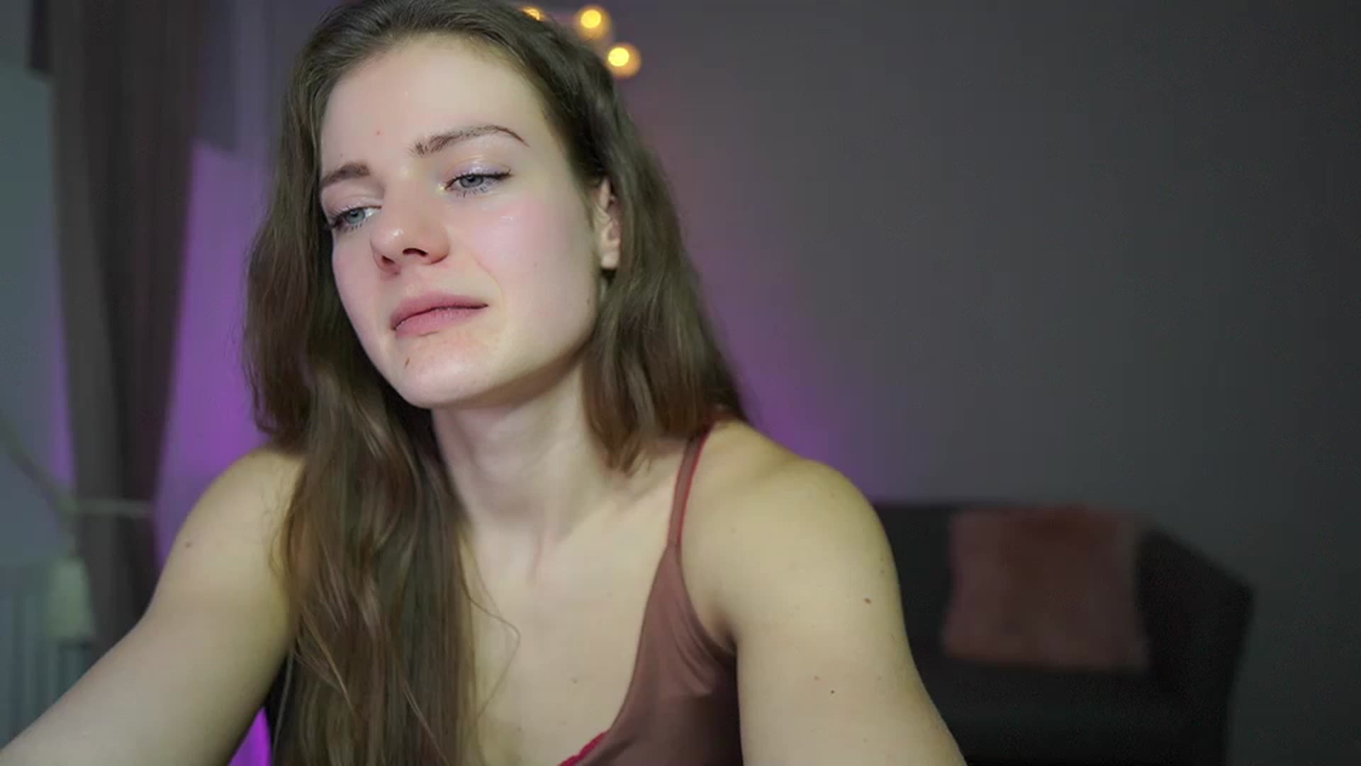 Gallery image thumbnail from Elly_Malkova_'s myfreecams stream on, 03/10/2023, 21:42 image 2 of 20