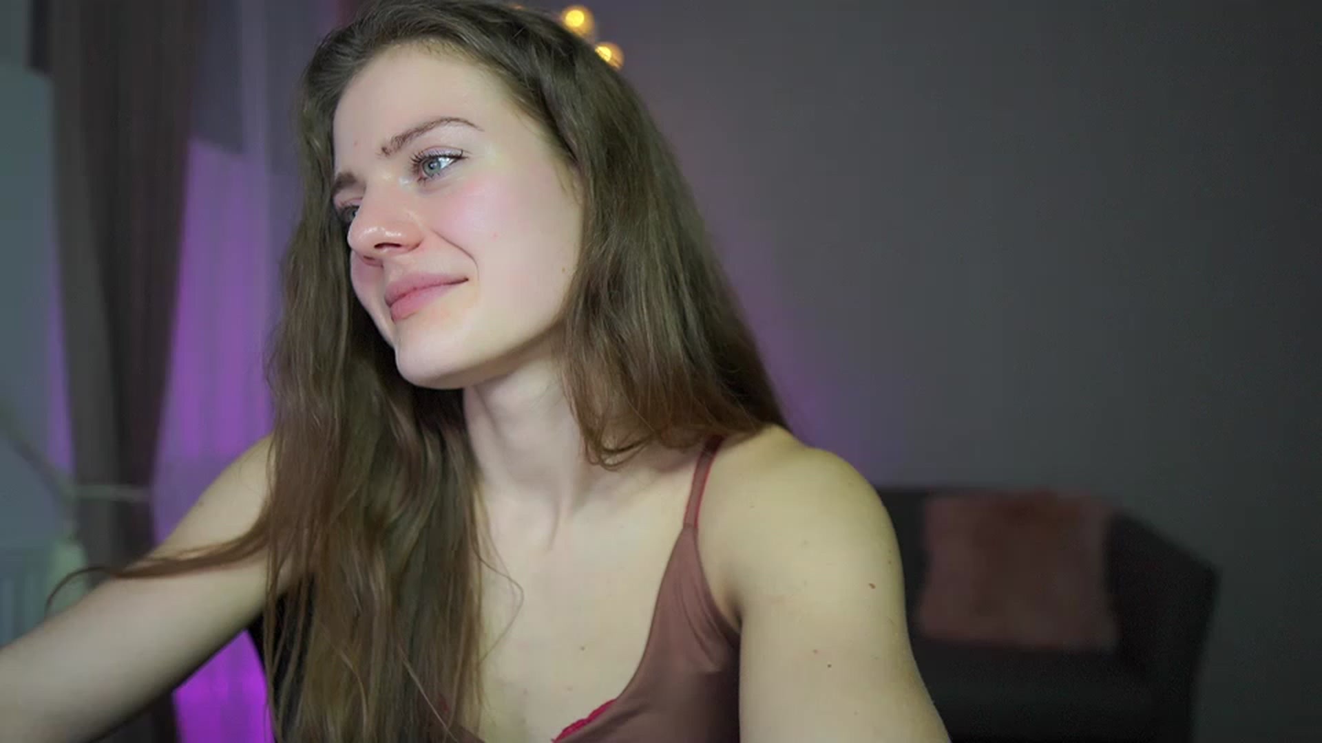 Gallery image thumbnail from Elly_Malkova_'s myfreecams stream on, 03/10/2023, 21:42 image 4 of 20