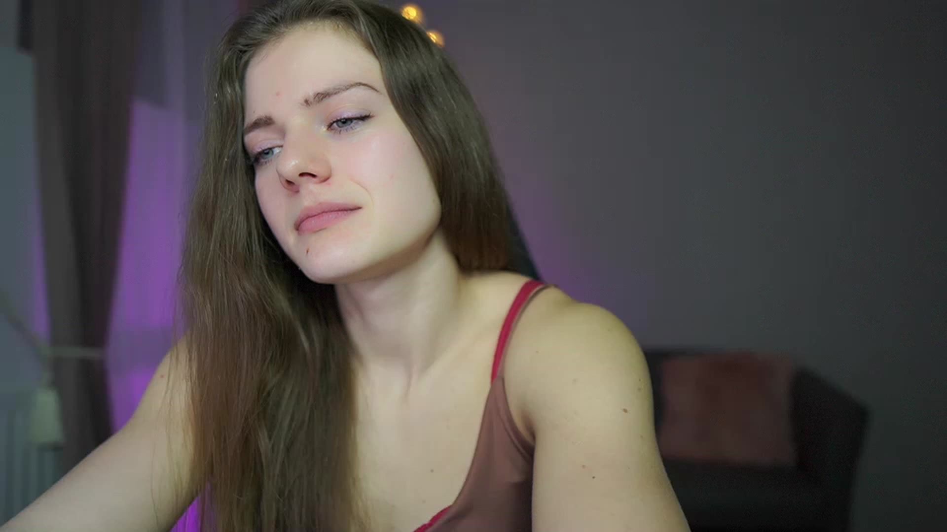 Gallery image thumbnail from Elly_Malkova_'s myfreecams stream on, 03/10/2023, 22:25 image 3 of 20
