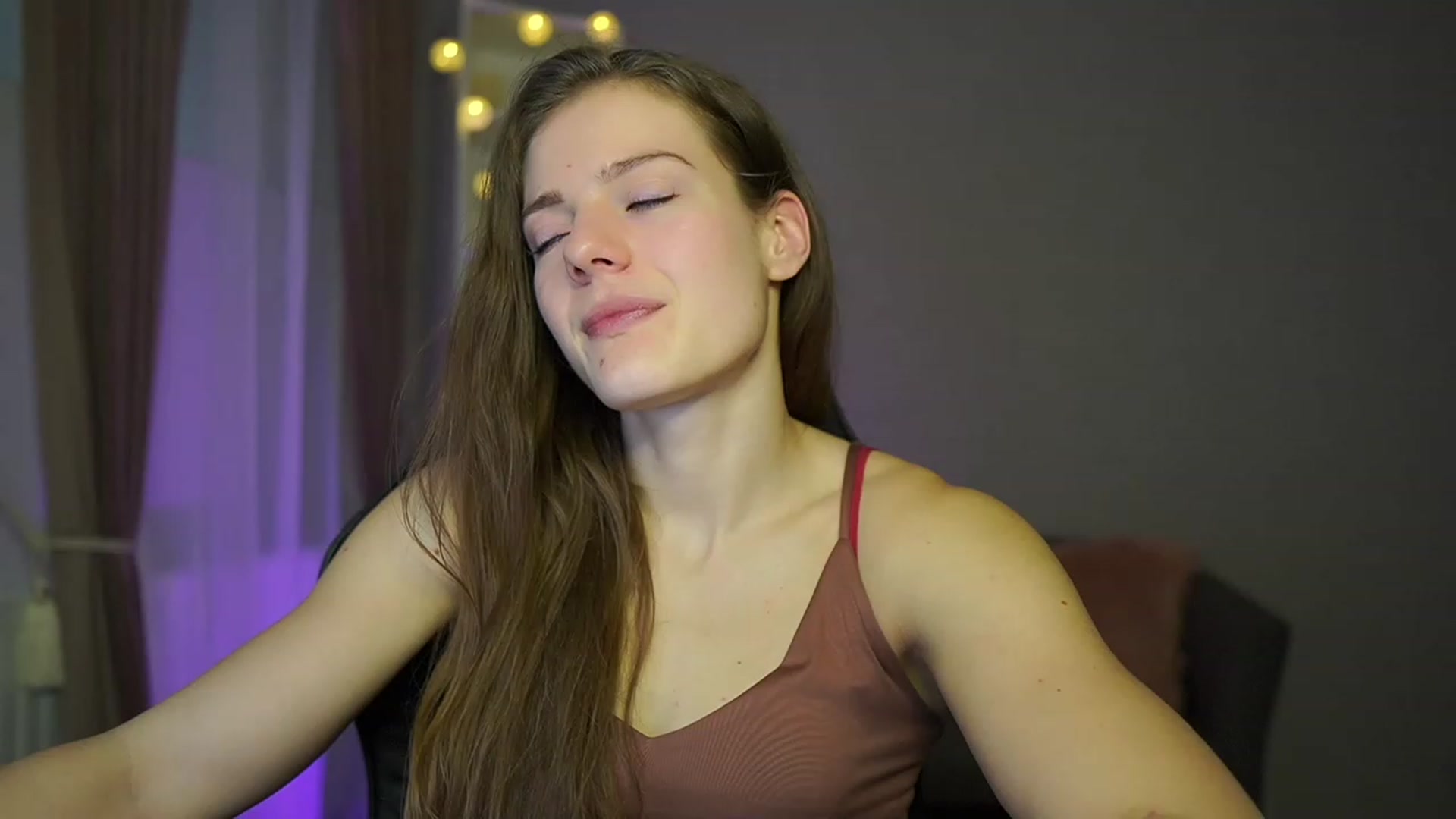 Gallery image thumbnail from Elly_Malkova_'s myfreecams stream on, 03/11/2023, 09:47 image 1 of 20