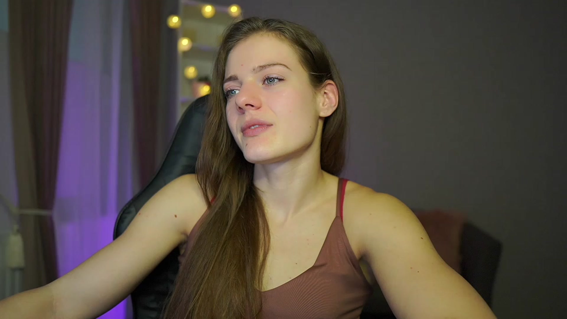 Gallery image thumbnail from Elly_Malkova_'s myfreecams stream on, 03/11/2023, 09:47 image 7 of 20