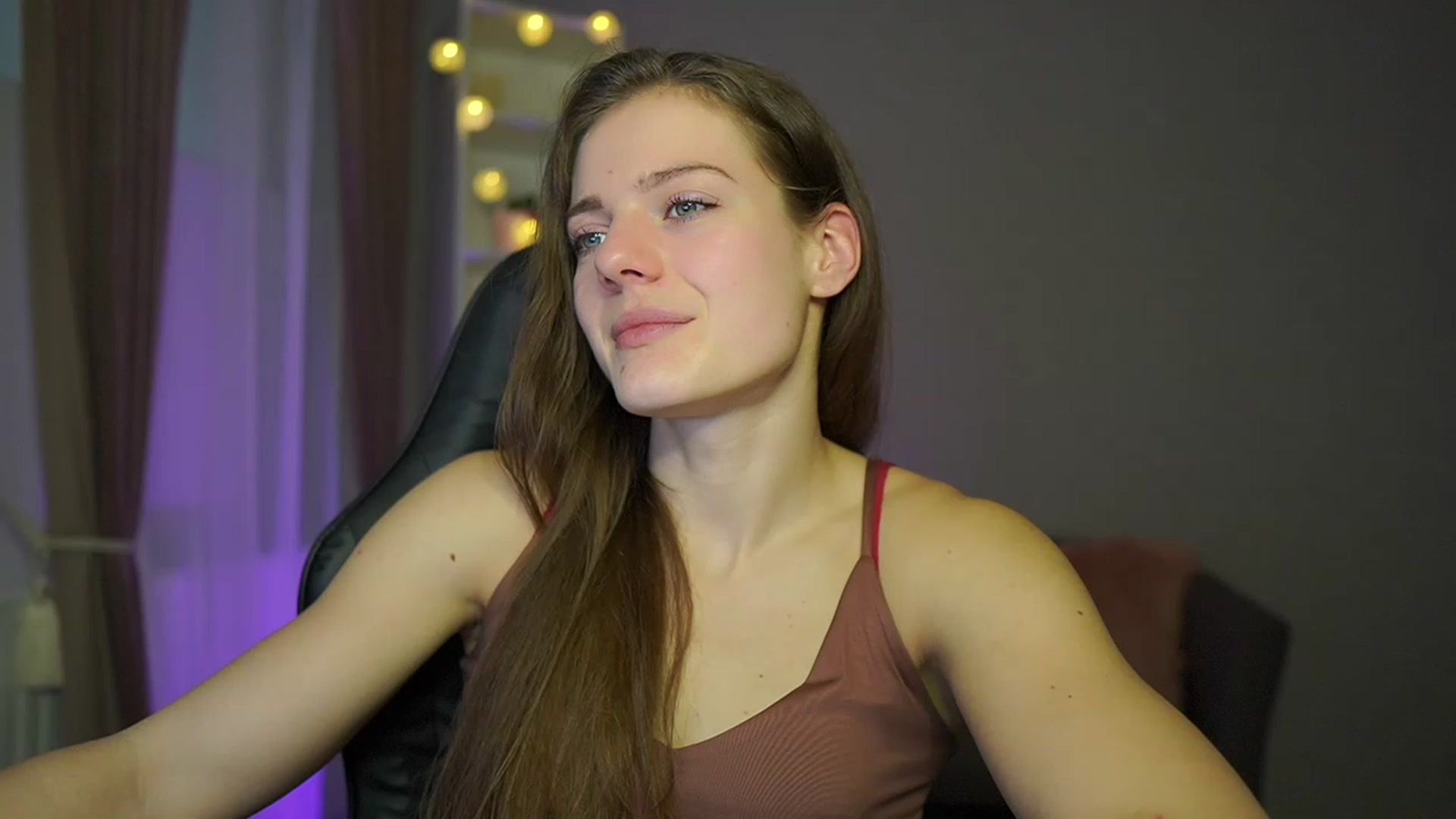 Gallery image thumbnail from Elly_Malkova_'s myfreecams stream on, 03/11/2023, 09:47 image 6 of 20