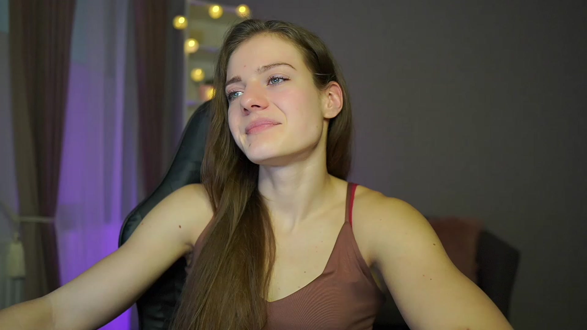 Gallery image thumbnail from Elly_Malkova_'s myfreecams stream on, 03/11/2023, 09:47 image 4 of 20