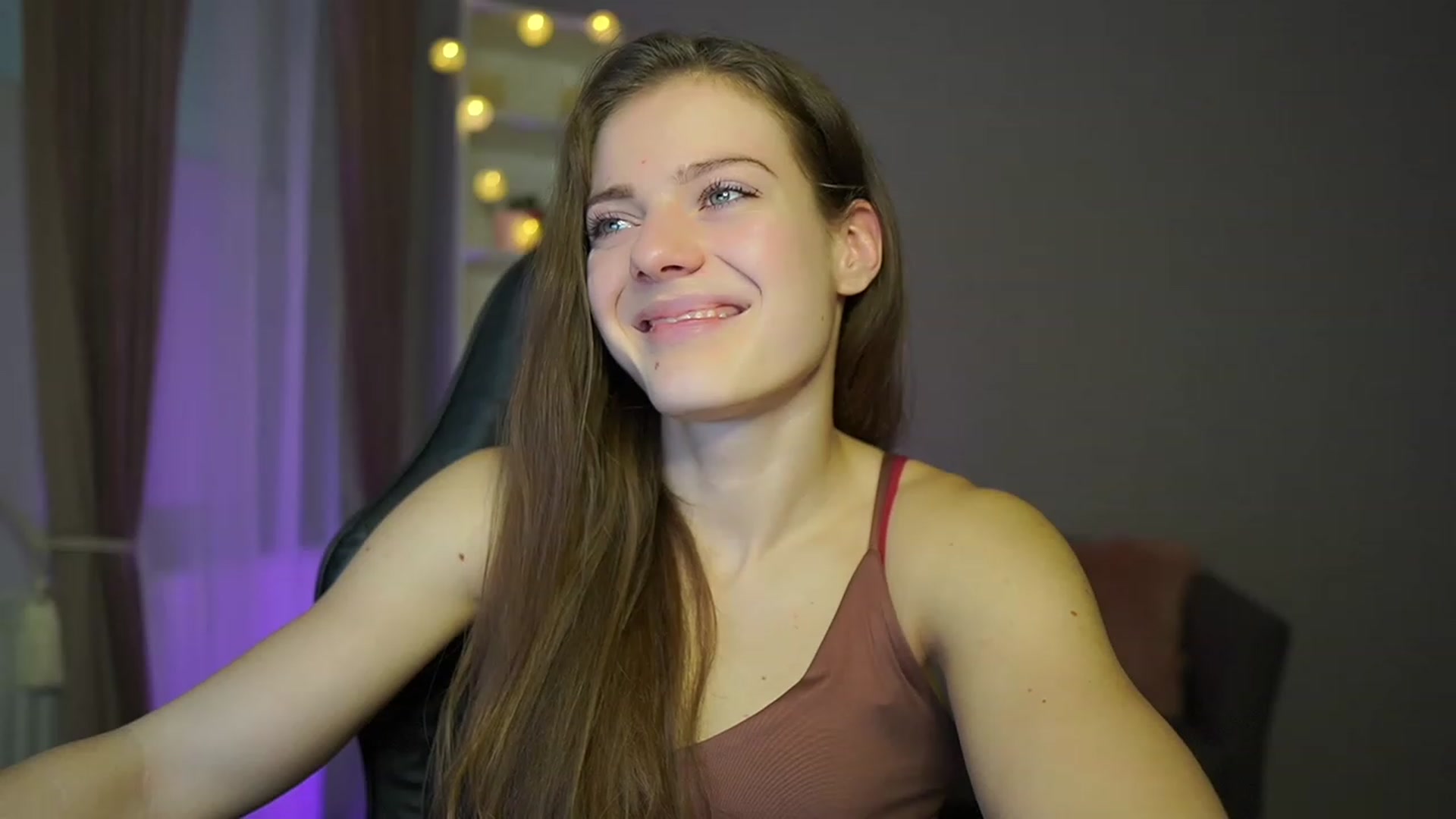 Gallery image thumbnail from Elly_Malkova_'s myfreecams stream on, 03/11/2023, 09:47 image 10 of 20