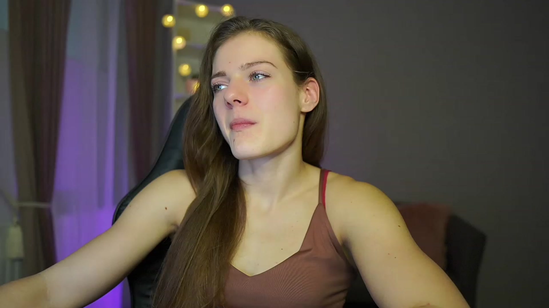 Gallery image thumbnail from Elly_Malkova_'s myfreecams stream on, 03/11/2023, 09:47 image 2 of 20