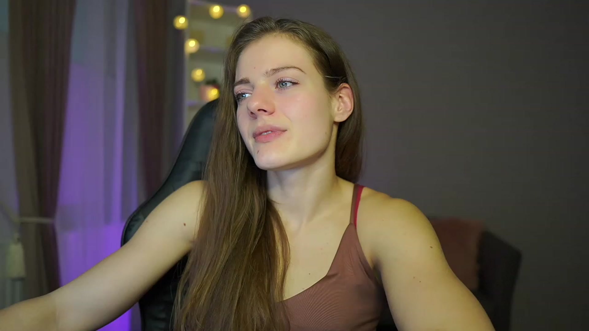 Gallery image thumbnail from Elly_Malkova_'s myfreecams stream on, 03/11/2023, 09:47 image 9 of 20