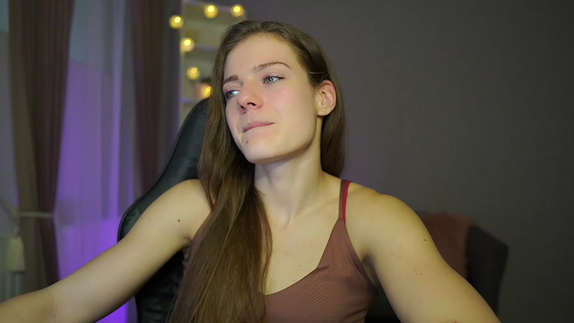 Gallery image thumbnail from Elly_Malkova_'s myfreecams stream on, 03/11/2023, 09:47 image 5 of 20