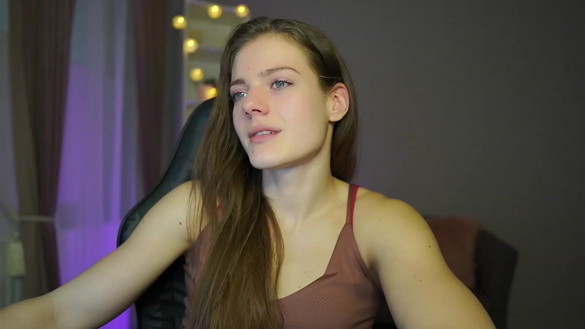 Gallery image thumbnail from Elly_Malkova_'s myfreecams stream on, 03/11/2023, 09:47 image 8 of 20