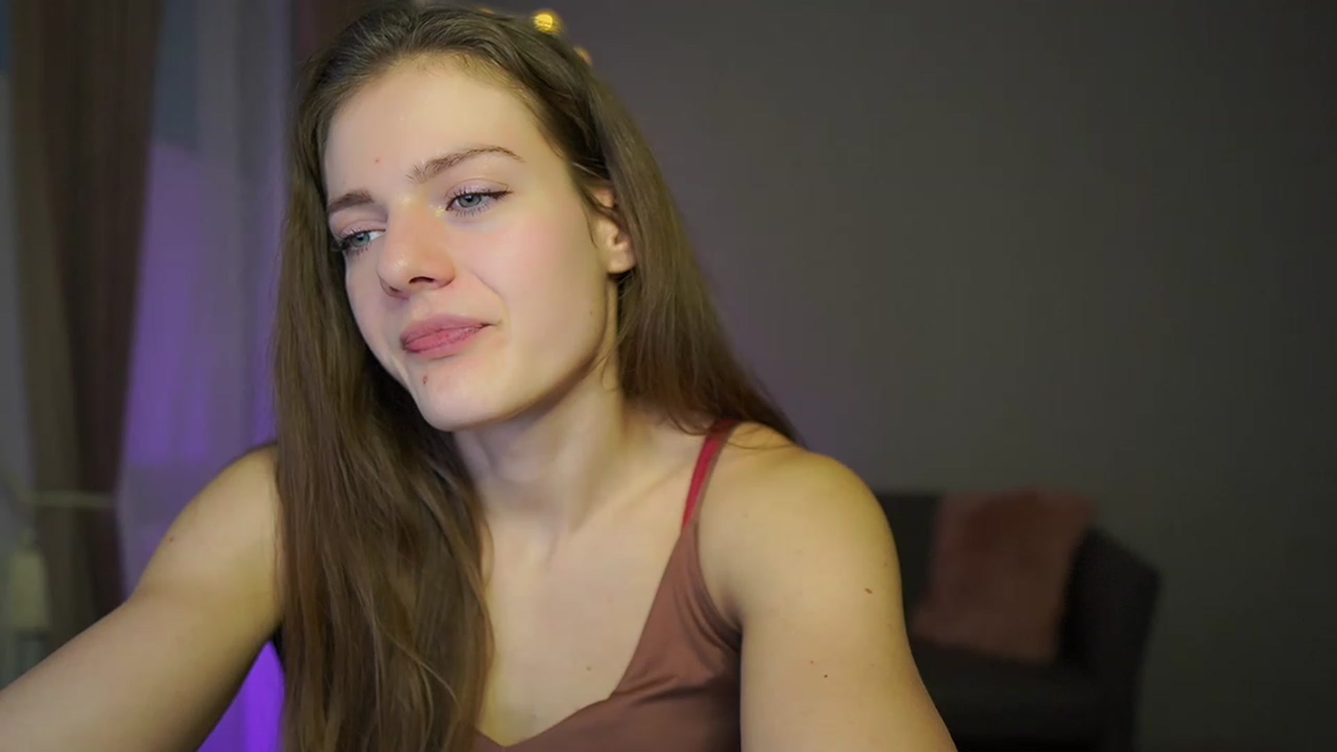 Gallery image thumbnail from Elly_Malkova_'s myfreecams stream on, 03/11/2023, 13:01 image 10 of 20
