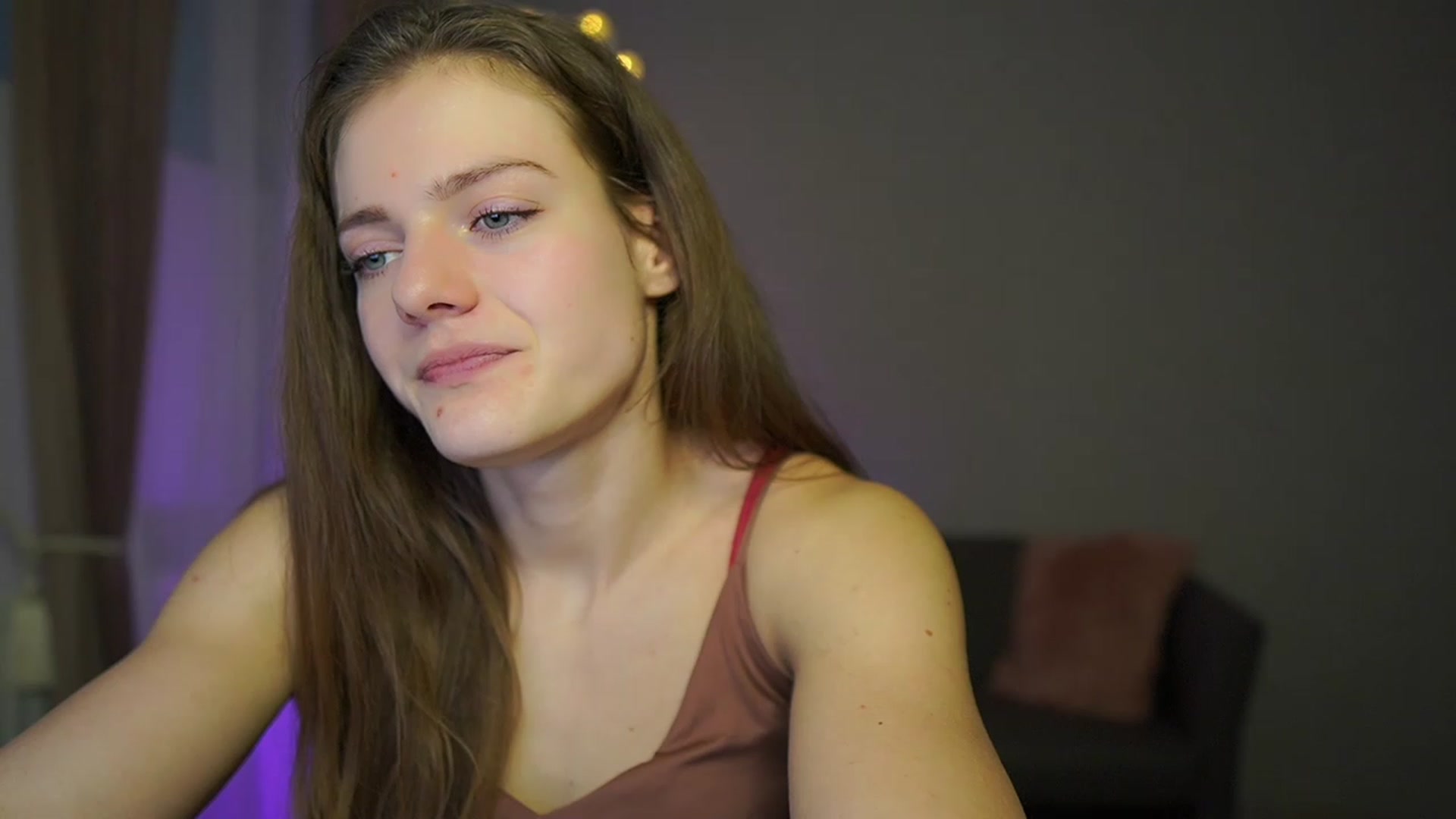 Gallery image thumbnail from Elly_Malkova_'s myfreecams stream on, 03/11/2023, 13:01 image 9 of 20
