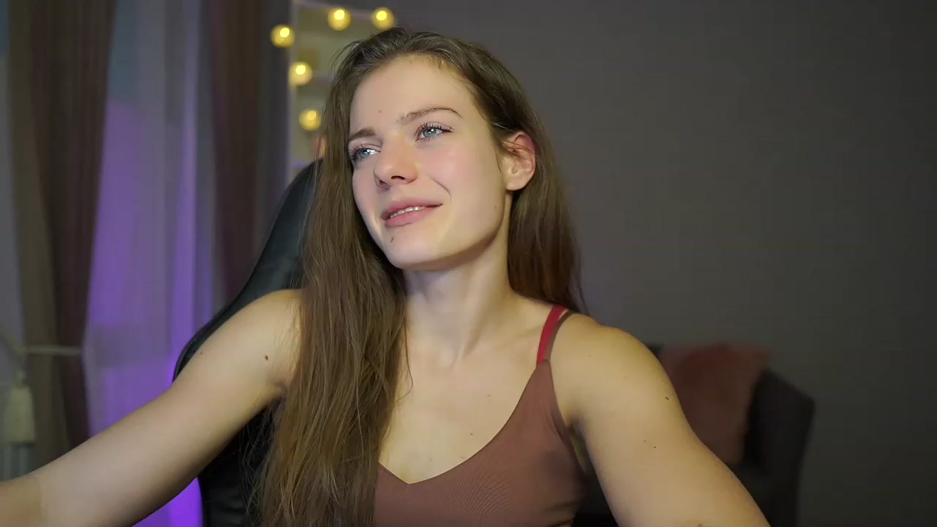 Gallery image thumbnail from Elly_Malkova_'s myfreecams stream on, 03/11/2023, 13:01 image 1 of 20