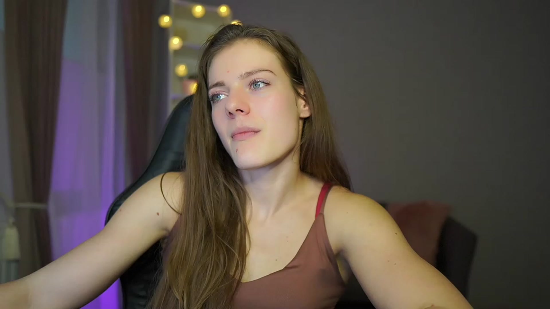 Gallery image thumbnail from Elly_Malkova_'s myfreecams stream on, 03/11/2023, 13:01 image 14 of 20