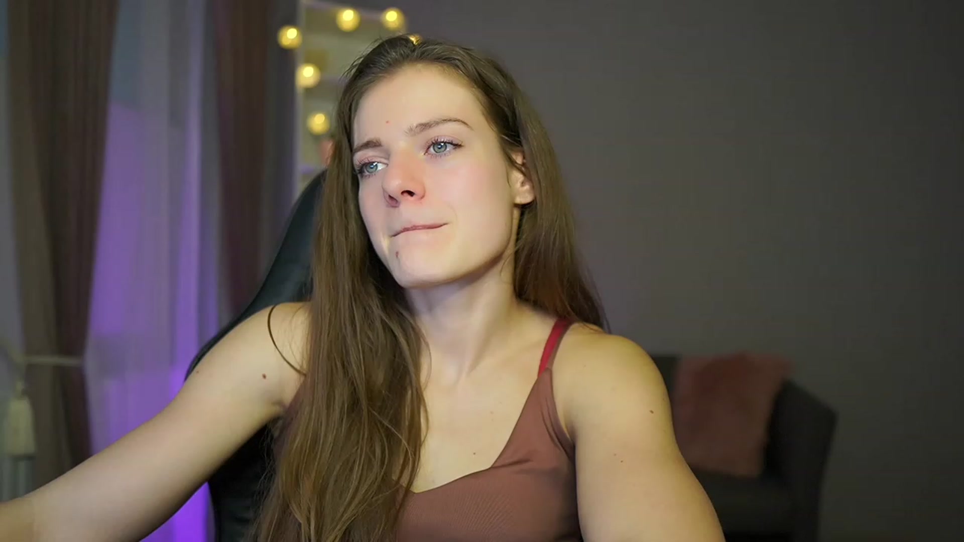 Gallery image thumbnail from Elly_Malkova_'s myfreecams stream on, 03/11/2023, 13:01 image 13 of 20