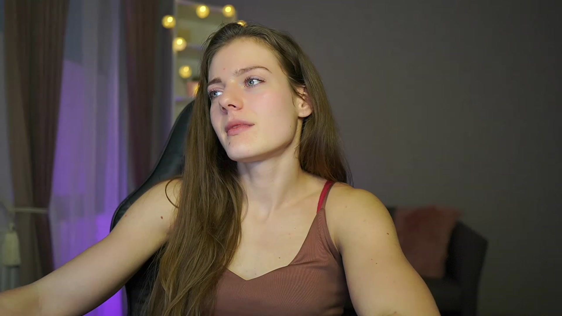 Gallery image thumbnail from Elly_Malkova_'s myfreecams stream on, 03/11/2023, 13:01 image 8 of 20