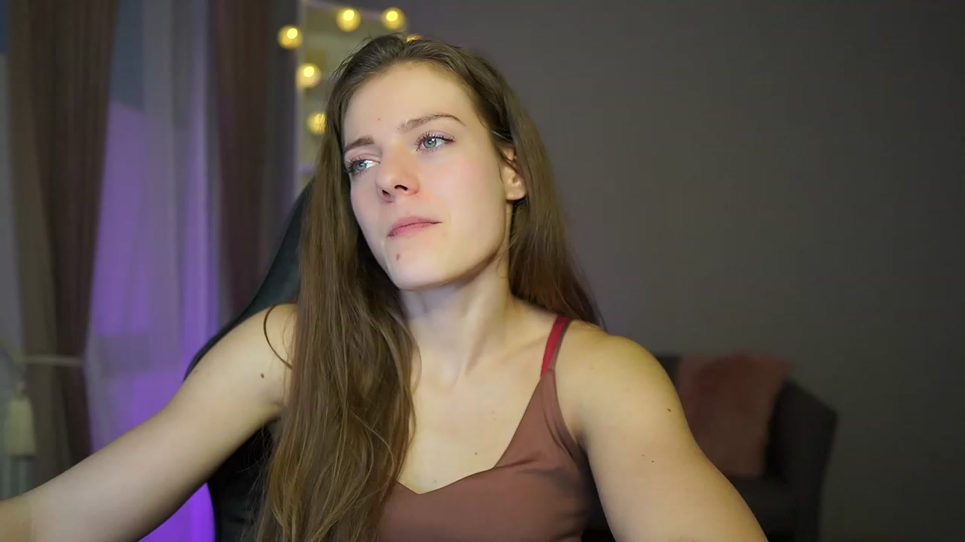 Gallery image thumbnail from Elly_Malkova_'s myfreecams stream on, 03/11/2023, 13:01 image 11 of 20