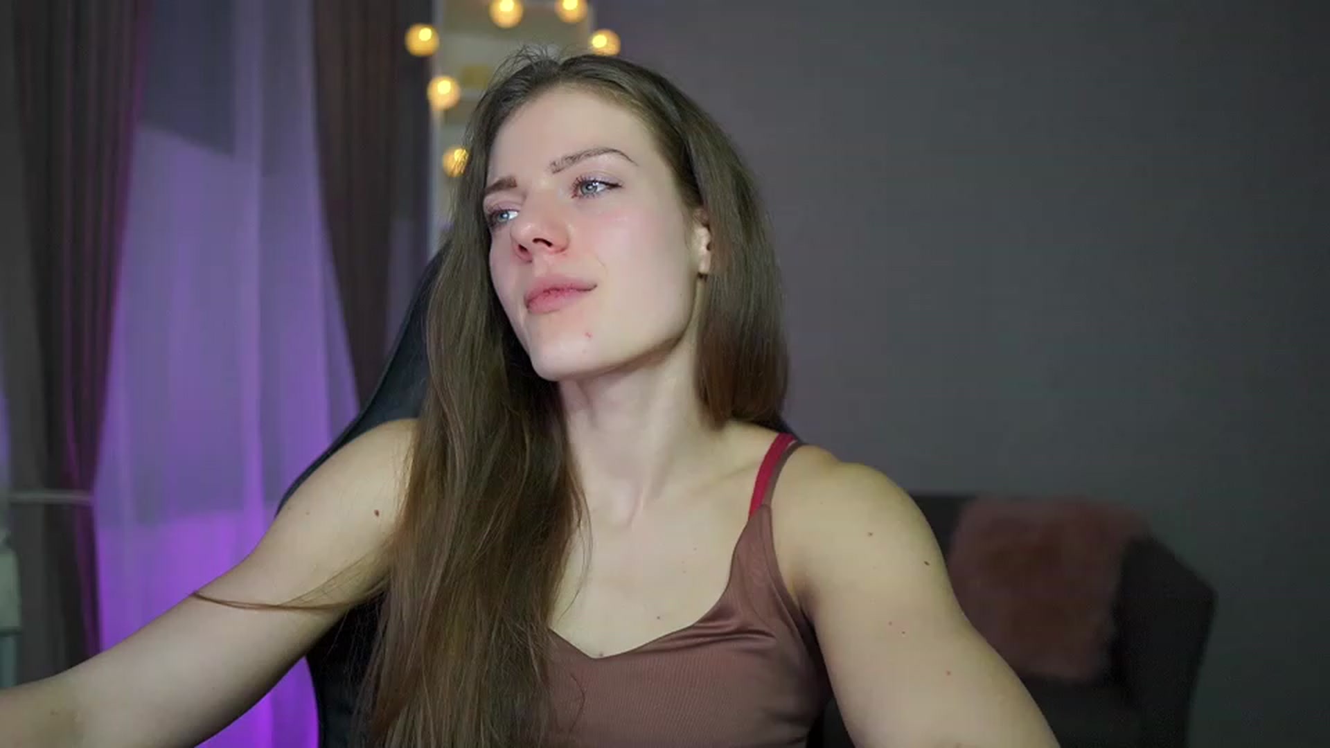 Gallery image thumbnail from Elly_Malkova_'s myfreecams stream on, 03/16/2023, 21:41 image 19 of 20