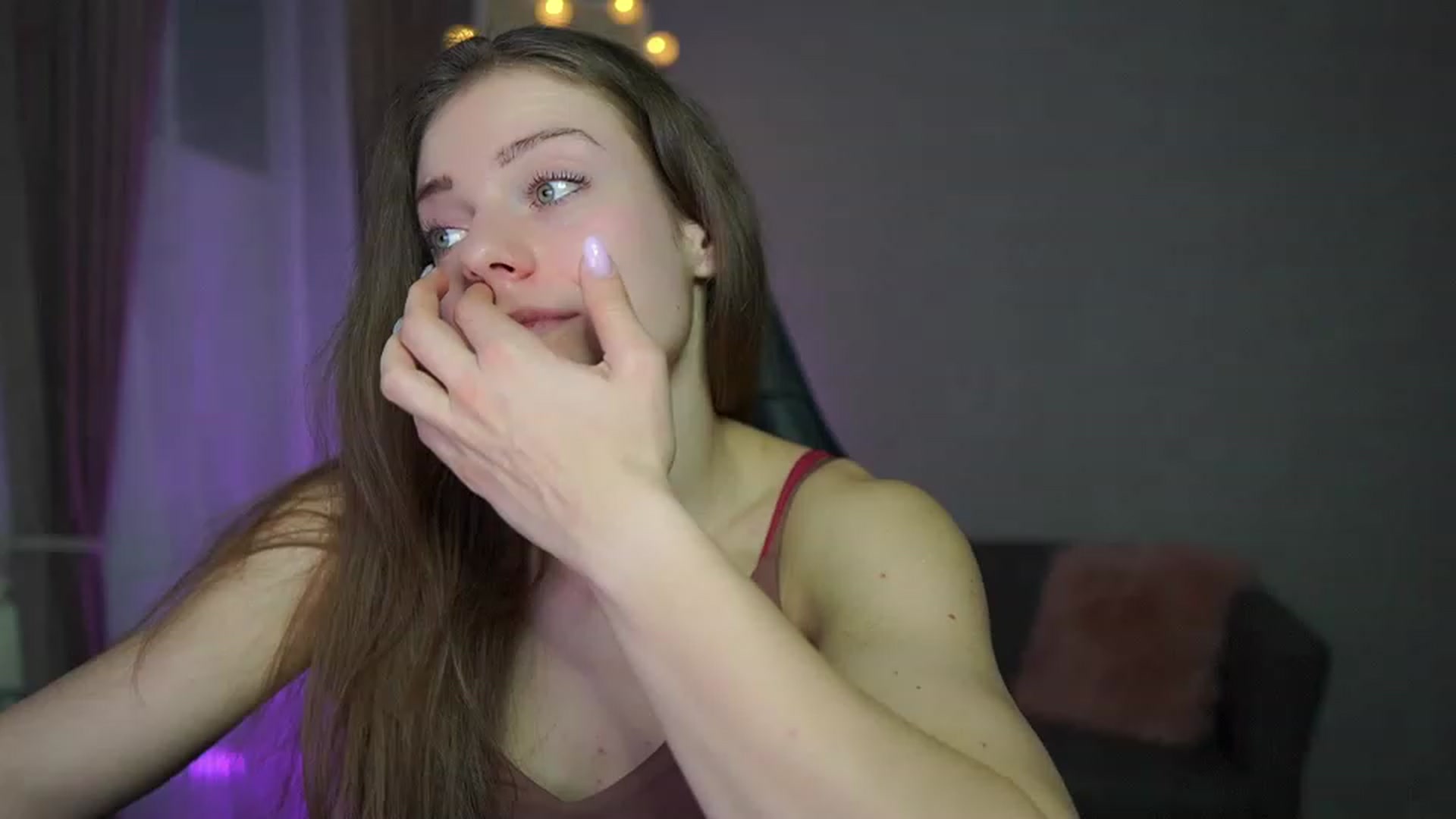 Gallery image thumbnail from Elly_Malkova_'s myfreecams stream on, 03/16/2023, 23:32 image 3 of 20