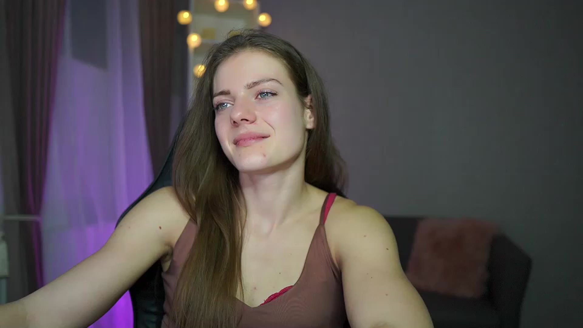 Gallery image thumbnail from Elly_Malkova_'s myfreecams stream on, 03/17/2023, 24:08 image 13 of 20