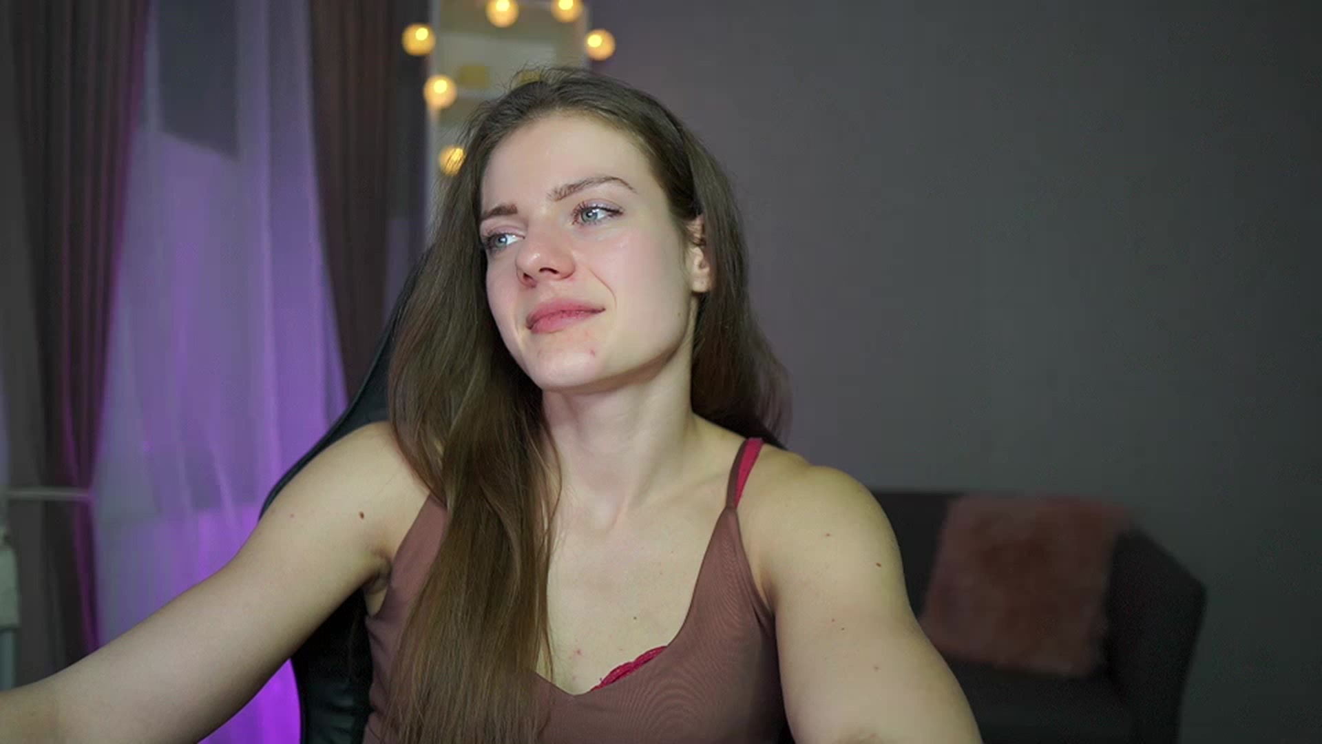 Gallery image thumbnail from Elly_Malkova_'s myfreecams stream on, 03/17/2023, 24:08 image 14 of 20