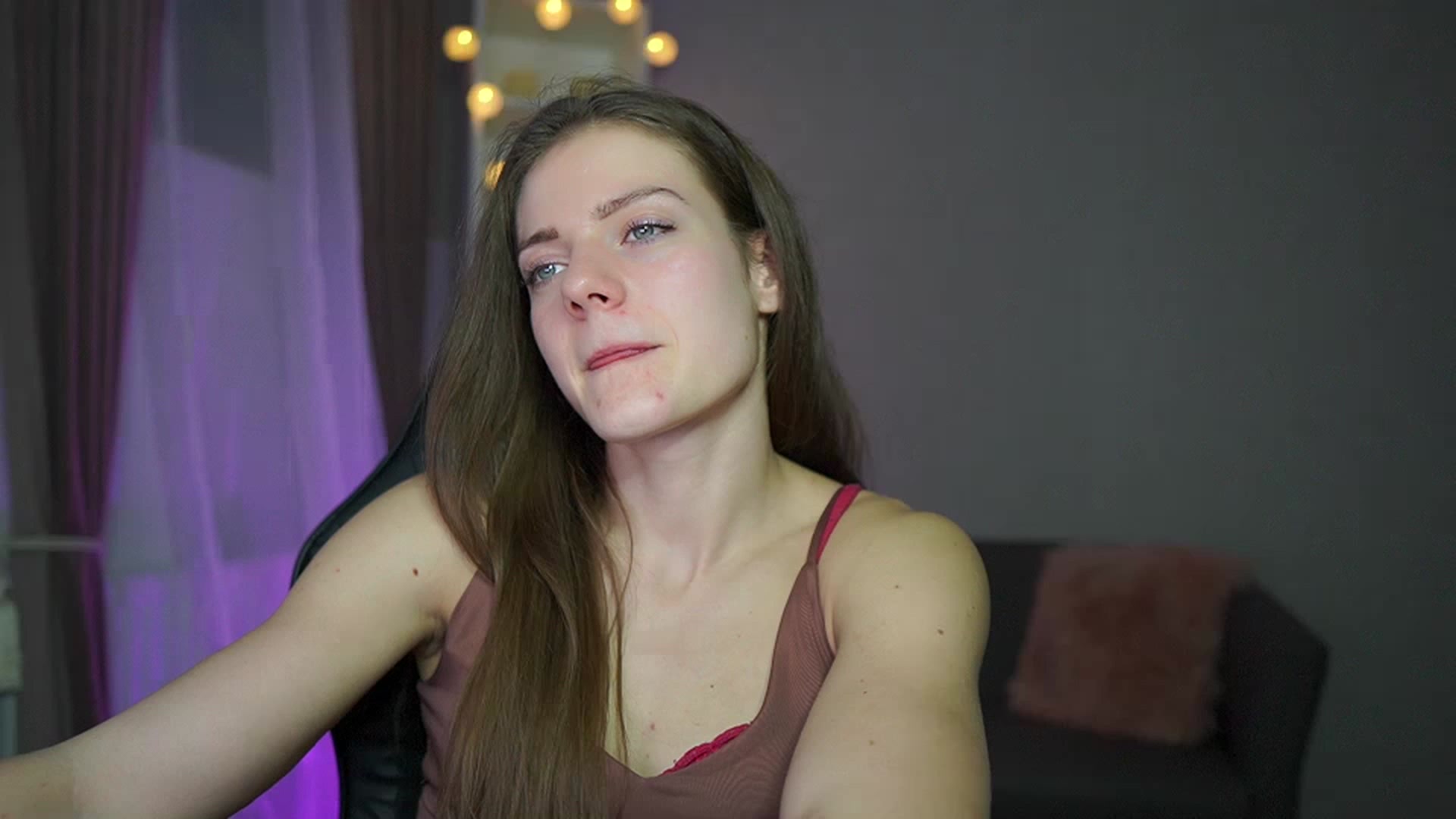 Gallery image thumbnail from Elly_Malkova_'s myfreecams stream on, 03/17/2023, 24:08 image 15 of 20
