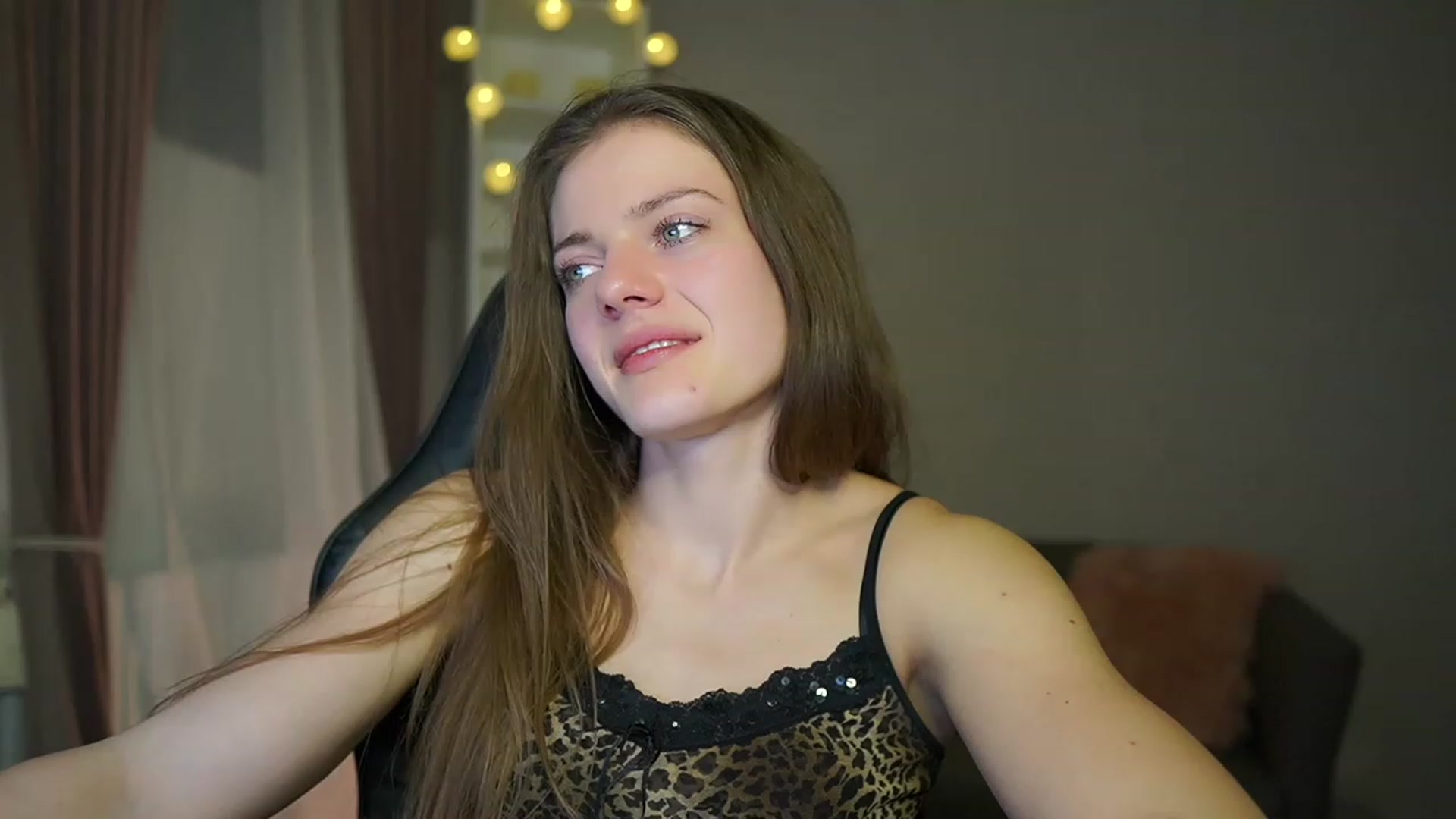 Gallery image thumbnail from Elly_Malkova_'s myfreecams stream on, 03/17/2023, 20:56 image 17 of 20