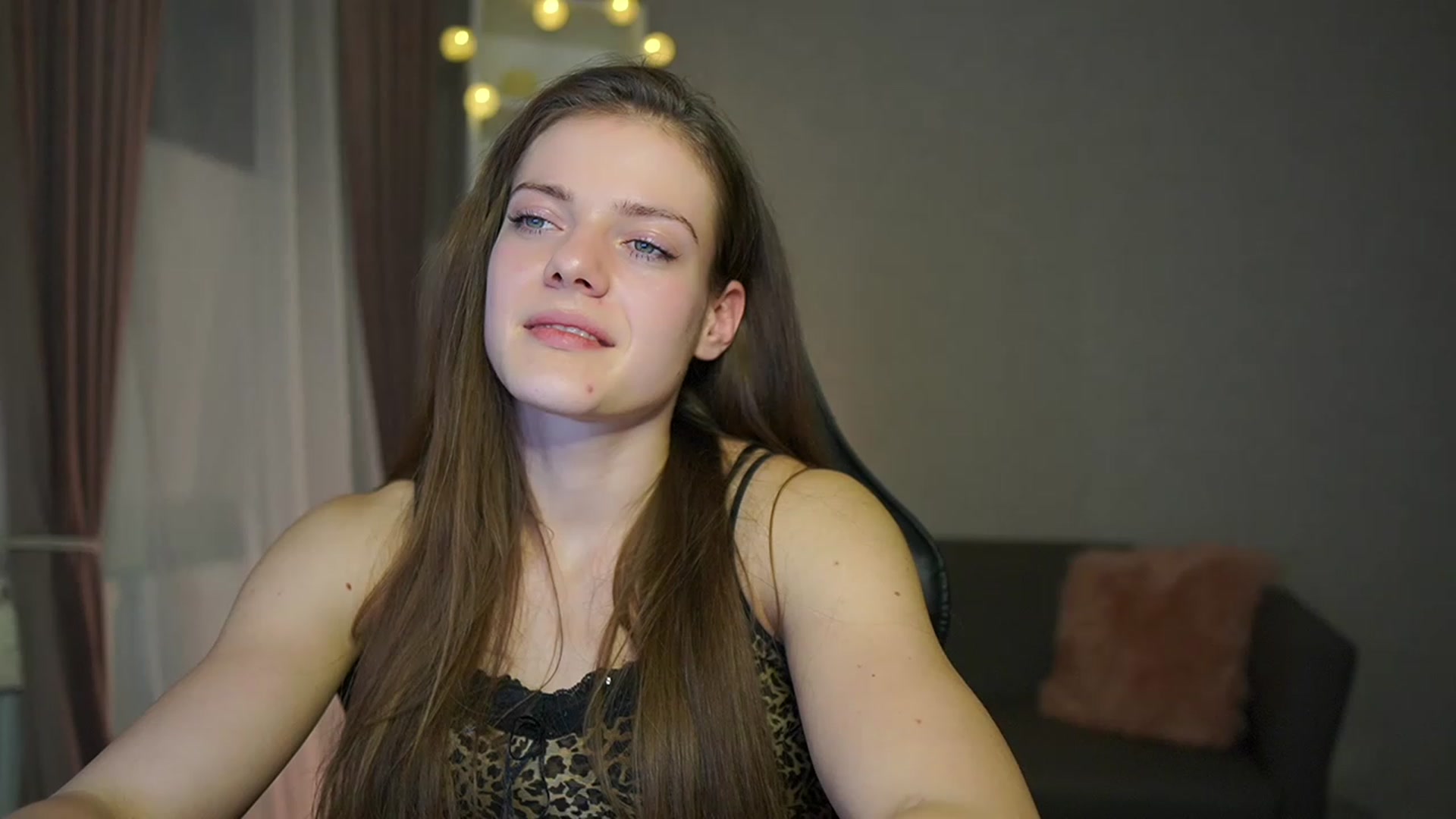 Gallery image thumbnail from Elly_Malkova_'s myfreecams stream on, 03/17/2023, 21:55 image 10 of 20