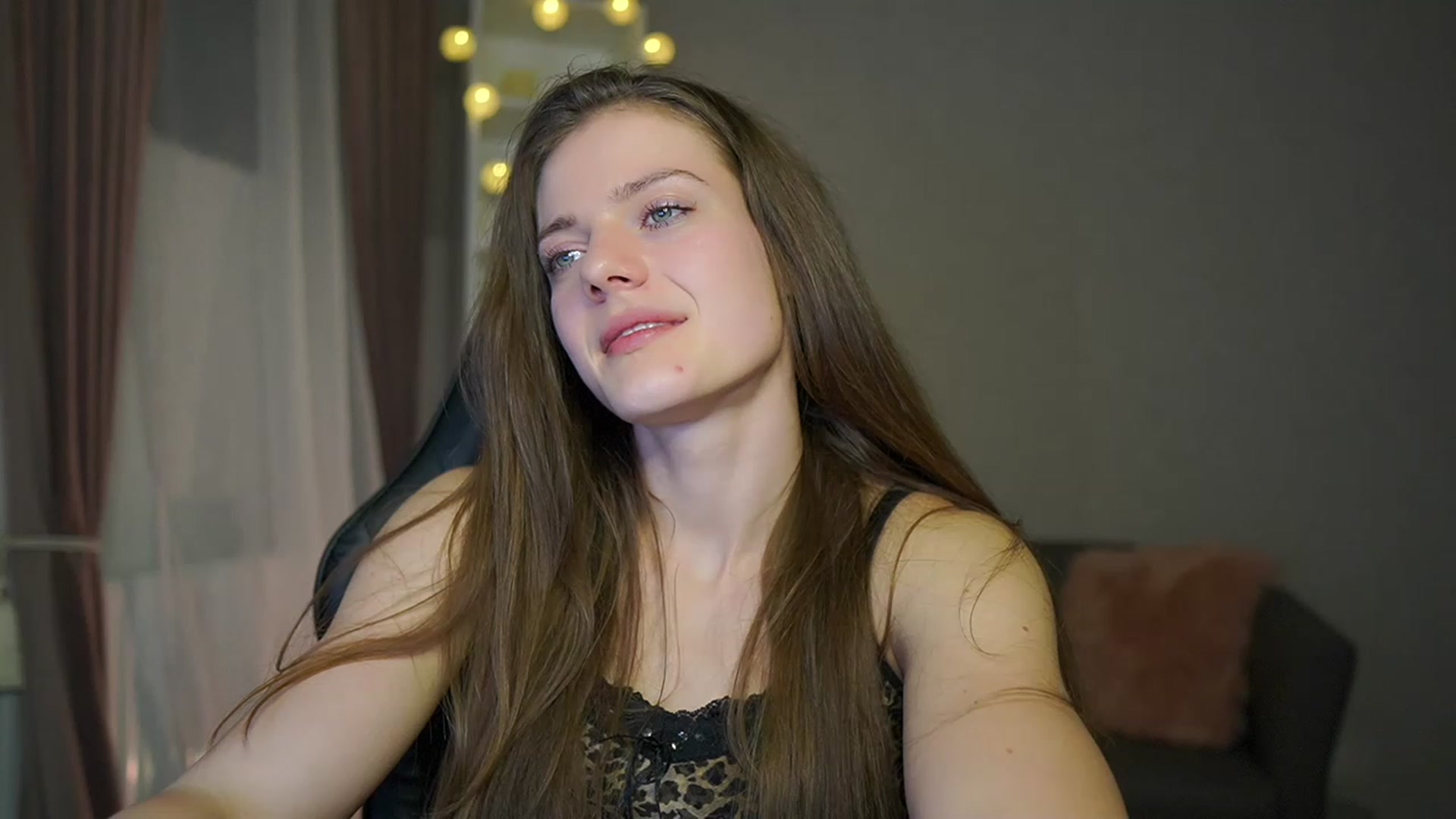 Gallery image thumbnail from Elly_Malkova_'s myfreecams stream on, 03/17/2023, 21:55 image 6 of 20